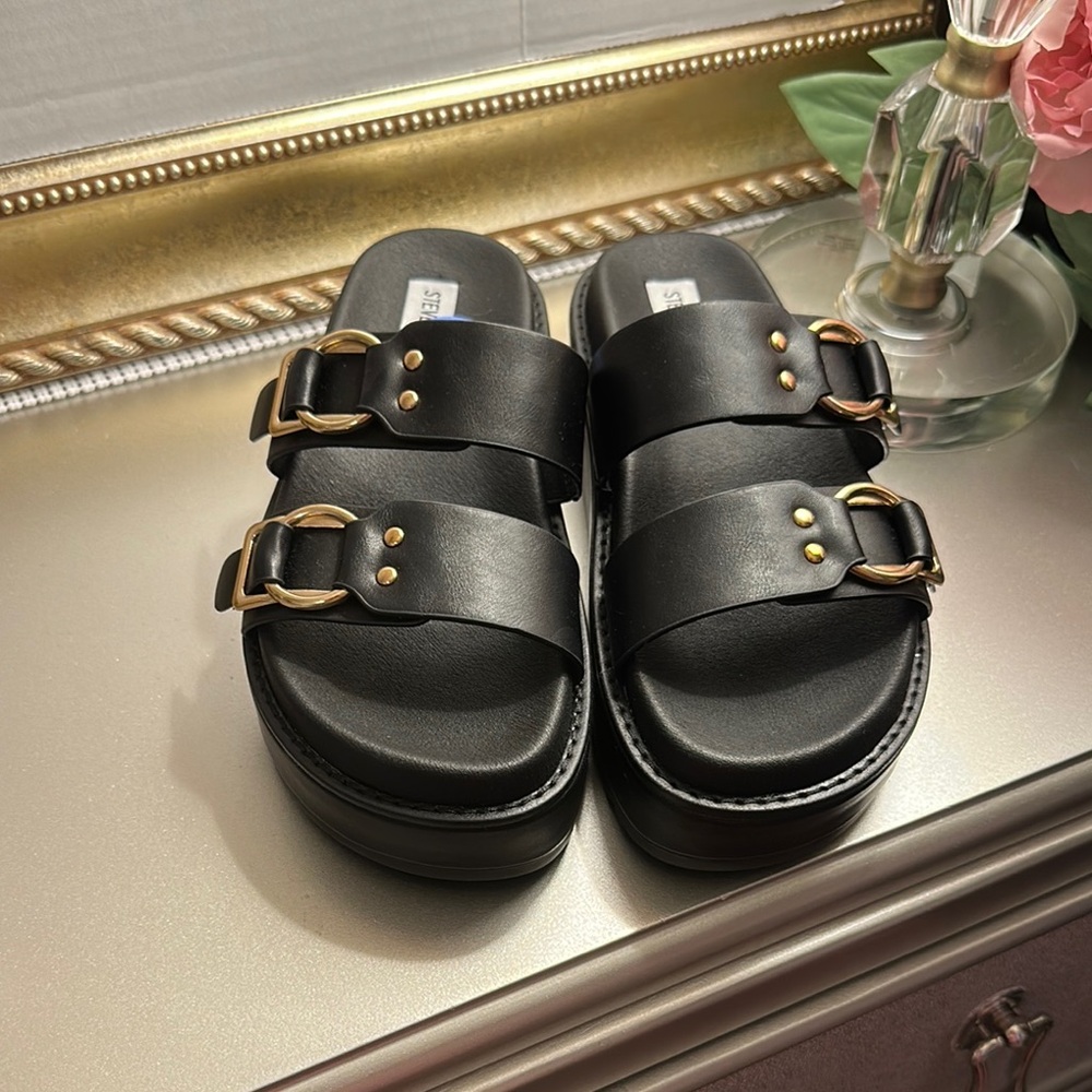 STEVE MADDEN Black Slide Sandals